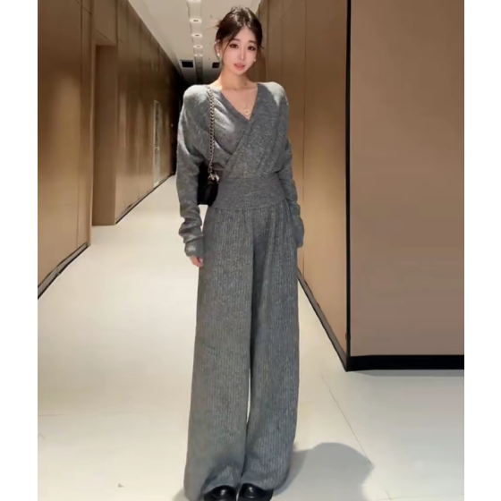 Fashionable casual suit