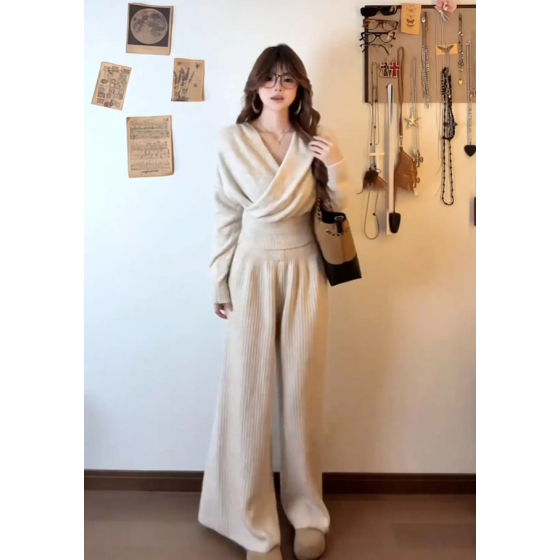 Fashionable casual suit