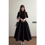 A refined and elegant, elegant and stylish suit