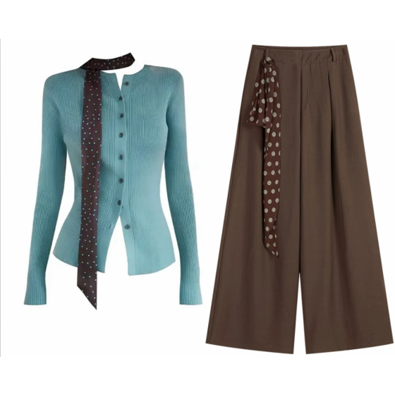 A sweet Korean-style knitted top set